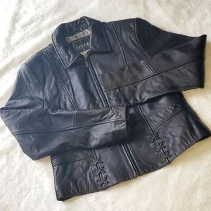 Women's black leather jacket with front zip - size M